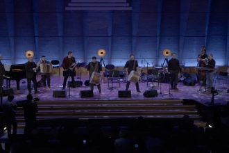 Η Ευανθία Ρεμπούτσικα μάγεψε στο Παρίσι