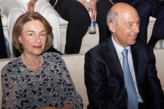 Κώστας Σημίτης: Η σχέση ζωής με την Δάφνη - Η γνωριμία στο Λονδίνο, ο γάμος και οι δύο κόρες τους