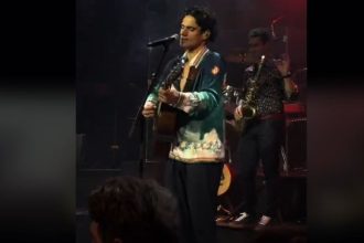 Τα "άκουσε" ο Βλάχος για το πουκάμισο "Casablanca"