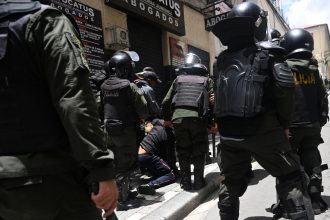 Βολιβία: 41 άτομα συνελήφθησαν έπειτα από συγκρούσεις αστυνομικών με υποστηρικτές του Μοράλες