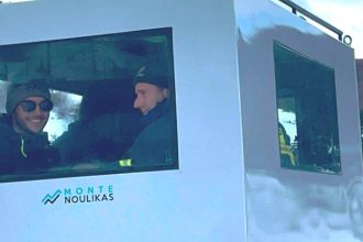 Χαμογελαστός ο 23χρονος σκιέρ επέστρεψε στους δικούς του: Βρέθηκε 8 χλμ. μακριά από το χιονοδρομικό - Είναι κομάντο, λέει ο αδερφός του