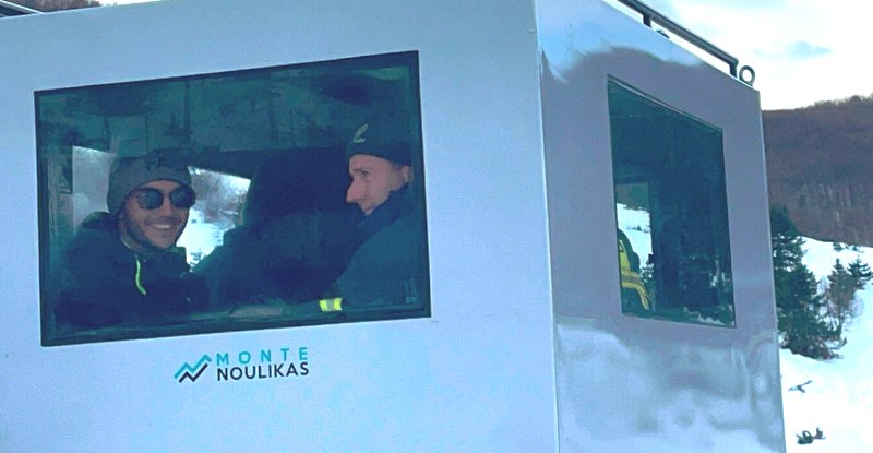 Χαμογελαστός ο 23χρονος σκιέρ επέστρεψε στους δικούς του: Βρέθηκε 8 χλμ. μακριά από το χιονοδρομικό - Είναι κομάντο, λέει ο αδερφός του