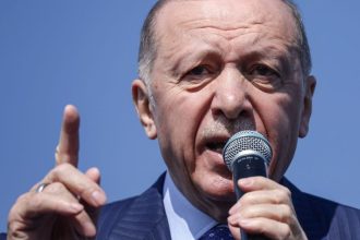 Ερντογάν: «Κάτω τα χέρια από τη Συρία – Θα συντρίψουμε ISIS και YPG»