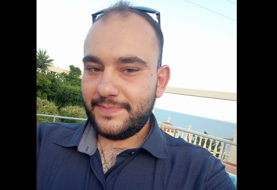 «Μούδιασε το χέρι του και σωριάστηκε» λέει κολλητός φίλος του 28χρονου που «έσβησε» στο Αγρίνιο στο πρωτοχρονιάτικο τραπέζι