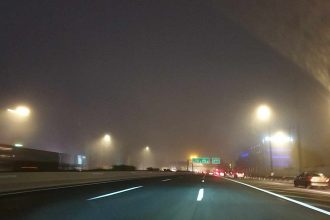 Πέπλο ομίχλης κάλυψε την Αττική – Περιορισμένη ορατότητα σε πολλές περιοχές