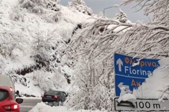 Στη Φλώρινα χιόνια και -2 βαθμοί Κελσίου και στην Κρήτη 22άρια - Βουτιές στις παραλίες της Αθήνας