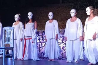 Θέατρο Επίκεντρο+: "Με το στόμα κλειστό"