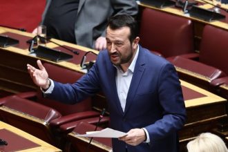 Παππάς: Μητσοτάκης-Χατζηδάκης λένε ψέματα – Μείωσαν τις τραπεζικές προμήθειες λόγω Κανονισμού, όχι από μεγαλοψυχία