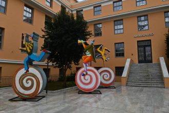 Μουσικό άρμα και Τελάλης θα μεταφέρουν το χαρμόσυνο μήνυμα της έναρξης του Πατρινού Καρναβαλιού 2025