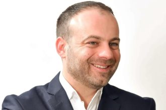 Επίσημη η ένταξη Μπάκα στο κόμμα Κασσελάκη