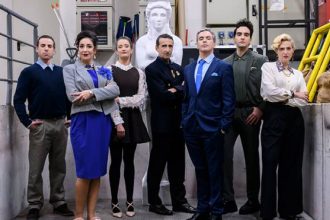 «Η Καρυάτιδα!» του Γιώργου Καπουτζίδη στο Θέατρο REX - ΒΙΝΤΕΟ