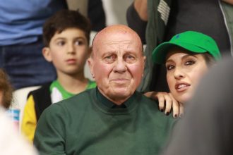 Μίμης Δομάζος: Συγκινούν οι κόρες του – «Έφυγες γρήγορα από κοντά μας, καλή αντάμωση με τη μαμά»