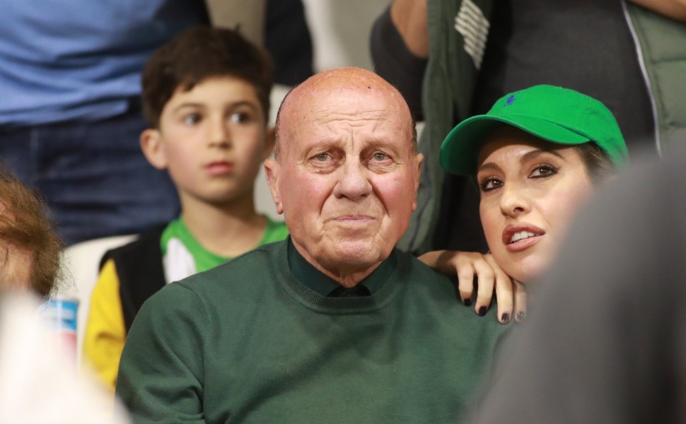 Μίμης Δομάζος: Συγκινούν οι κόρες του – «Έφυγες γρήγορα από κοντά μας, καλή αντάμωση με τη μαμά»