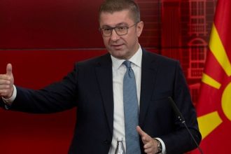 Σκόπια: Σε παροξυσμό ο Μίτσκοσκι, ουρλιάζει για «άλυτο μακεδονικό ζήτημα»