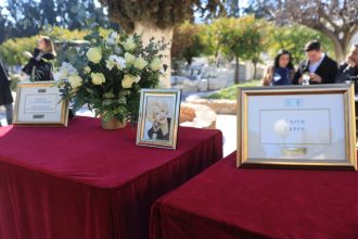 Το τελευταίο αντίο στην Καίτη Γκρέυ: Σε λαϊκό προσκύνημα η σορός της