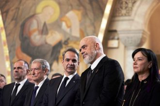 Τετ α τετ του Πρωθυπουργού με τον Έντι Ράμα: «Οφείλουμε να λύνουμε τις διαφορές μας με διάλογο», είπε ο Κ. Μητσοτάκης