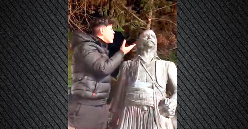 Οργή για τον νεαρό που βεβήλωσε άγαλμα του Κατσαντώνη - «Θα ζητήσω μια ταπεινή συγγνώμη», λέει τώρα (ΒΙΝΤΕΟ)