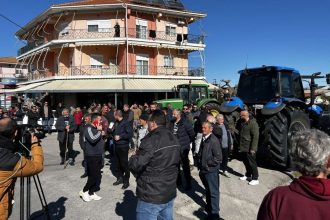 Αγροτικά μπλόκα: Τα τρακτέρ βγαίνουν από σήμερα στους δρόμους - Στην Πάτρα αύριο οι αγρότες του Αιγίου