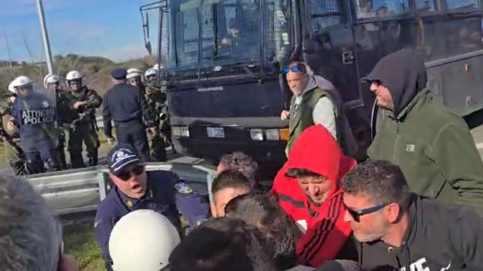 Επεισόδια με αγρότες στην Καρδίτσα - ΒΙΝΤΕΟ