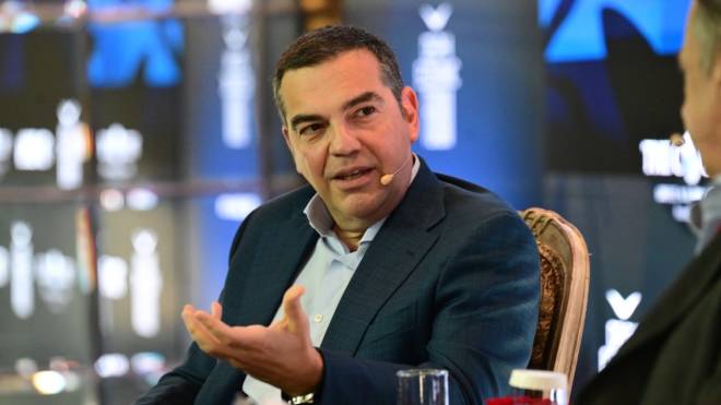 Με κορονοϊό ο Α. Τσίπρας - Δεν θα παραστεί στην κηδεία του Κώστα Σημίτη