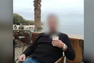 «Δεν είχαμε ολοκληρωμένη σεξουαλική επαφή, εγώ τον πίεζα να βρεθούμε», είπε η μαθήτρια από τον Άλιμο για τον καθηγητή της