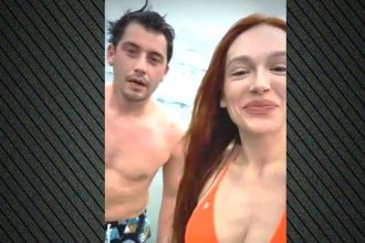 Γιώργος Αμούτζας - Τάνια Μπρεάζου: Ευχήθηκαν καλή χρονιά με μία βουτιά στη θάλασσα