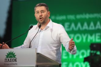 Ανδρουλάκης: Πυρά κατά του Μητσοτάκη για την υπόθεση των Τεμπών