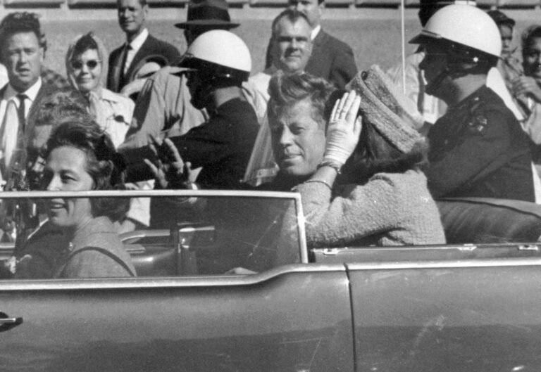 Τράμπ: Διατάσσει τη δημοσιοποίηση των αρχείων για τις δολοφονίες των Κένεντι και Μάρτιν Λούθερ Κίνγκ