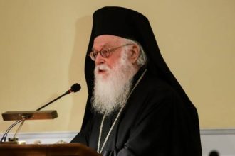 Αρχιεπίσκοπος Αλβανίας Αναστάσιος: Παραμένει σε σταθερή κατάσταση, διασωληνωμένος στη ΜΕΘ