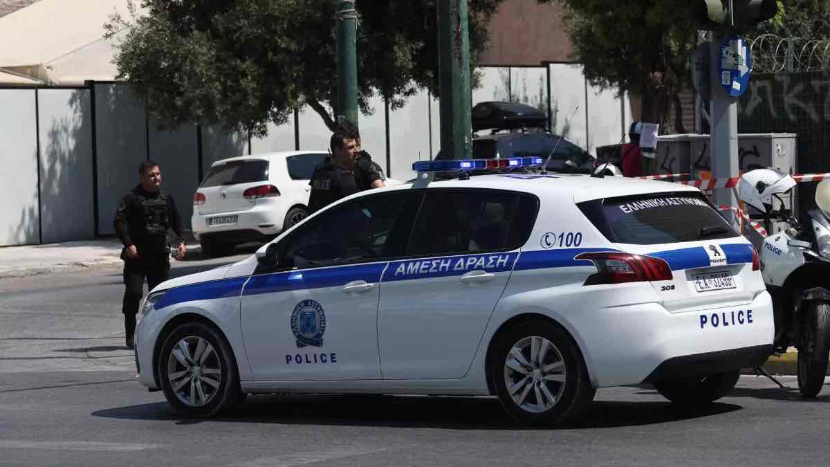 Χανιά: Σε κατάσταση αμόκ 46χρονος – Απείλησε με σκεπάρνι την πρώην του και τον σύντροφο της