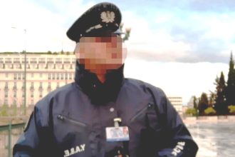 Προκαλεί ο αστυνομικός της Βουλής μέσα από τη φυλακή: «Κοιμάμαι και ξυπνάω με τη σκέψη των παιδιών μου»