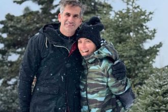 Πρωτοχρονιά στα χιόνια της Ευρυτανίας για τη Σία Κοσιώνη με τον Κώστα Μπακογιάννη