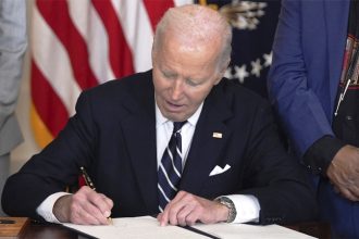 Ο Τζο Μπάιντεν απονέμει χάρες σε πάνω από 2.000 κρατούμενους για υποθέσεις ναρκωτικών