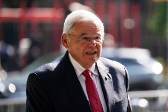Απορρίφθηκε έφεση του πρώην γερουσιαστή Μπομπ Μενέντεζ κατά της καταδικαστικής απόφασης