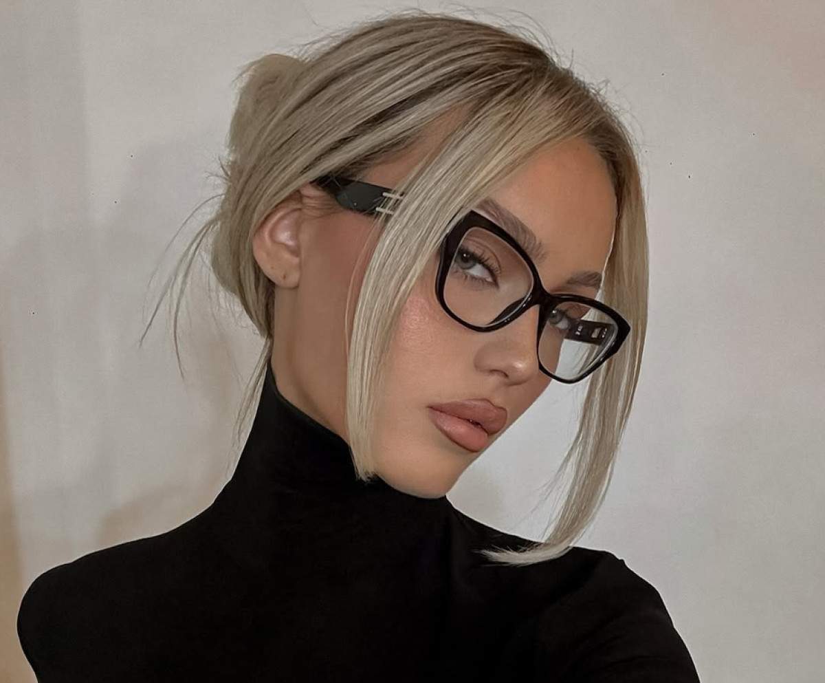 Φοράς γυαλιά οράσεως; Τα απόλυτα makeup tips για να αναδείξεις τέλεια το μακιγιάζ σου