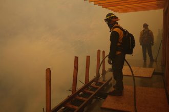 Σε ετοιμότητα ο αμερικανικός στρατός για την κατάσβεση των μεγάλων πυρκαγιών στο Λος Άντζελες