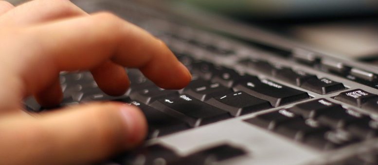 Αυτόκλητοι τιμωροί παιδεραστών και στην Ελλάδα - Ποιοι είναι, γιατί το κάνουν και πώς τους βρίσκουν