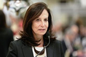 Διαμαντοπούλου για συνεργασίες: Δεν υπάρχει λόγος το ΠΑΣΟΚ να γίνει φτερό στον άνεμο δεξιά ή αριστερά