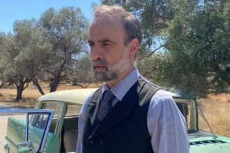 «Έσπασε» ο Δημήτρης Παπανικολάου: «Μου ζήτησε να του ορκιστώ πως θα γίνω ηθοποιός και του το ορκίστηκα»