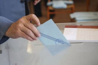 Δημοσκόπηση Interview: Με άνοδο 1,5% η ΝΔ στην πρώτη έρευνα για το 2025 - Τι λένε για την υποψηφιότητα Τασούλα
