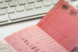 Χάρτινο δίπλωμα οδήγησης: Από ποιους αφαιρείται εντός του 2025