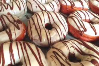 Donuts με λευκή σοκολάτα