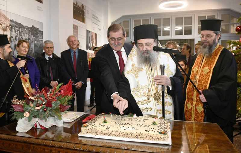 Πάτρα: Ανταλλαγή ευχών για τη νέα χρονιά και κοπή της Πρωτοχρονιάτικης πίτας στο Δημαρχείο (ΦΩΤΟ)