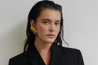 Πώς θα κάνεις την μύτη να δείχνει πιο λεπτή με μόνο ένα προϊόν που έχεις στο νεσεσέρ σου