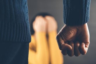 "Καμπάνα" Δικαστηρίου σε άνδρα για σωματική βλάβη και απειλή σε βάρος της συζύγου