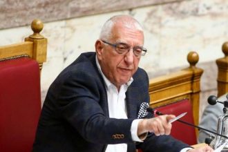 Κακλαμάνης για Τέμπη: Καμία καθυστέρηση από πλευράς Βουλής για δικογραφίες που διαβιβάστηκαν