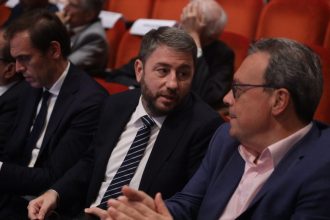 Ημέρα συνεδριάσεων η Δευτέρα σε ΠΑΣΟΚ και ΣΥΡΙΖΑ