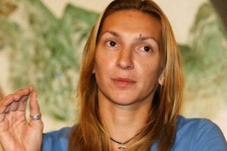 Φανή Χαλκιά: «Ο σύζυγός μου είναι σχεδόν έναν χρόνο τώρα σε κλινική αποκατάστασης, μου λείπει»