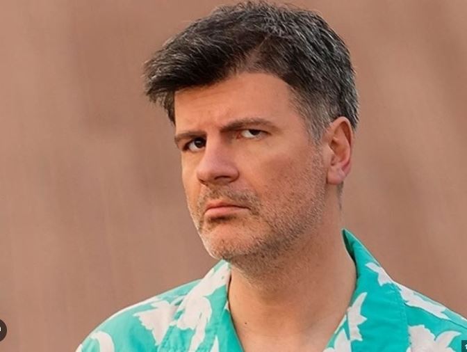 Δεληβοριάς και Μποφίλιου αποχωρούν από την παράσταση που προκαλεί αντιδράσεις