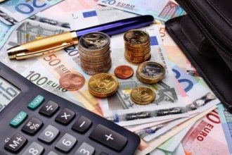 Σε εφαρμογή 18 μειώσεις φόρων και βαρών και 7 μέτρα στήριξης των εισοδημάτων